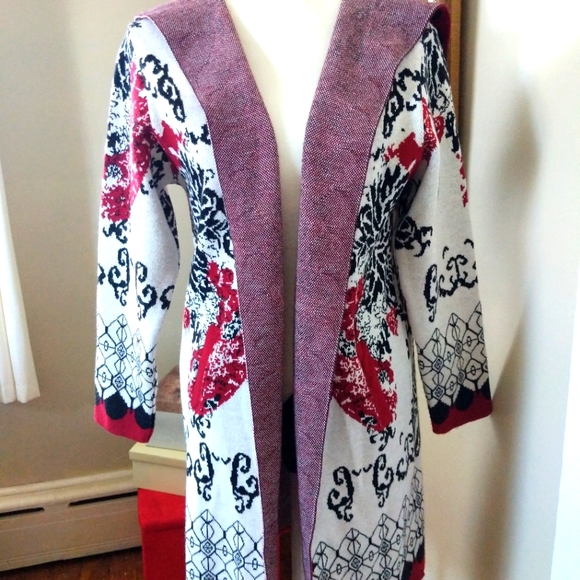 SALE!! TODA BELLA Aztec Cardigan with Hoodie - Picture 2 of 8